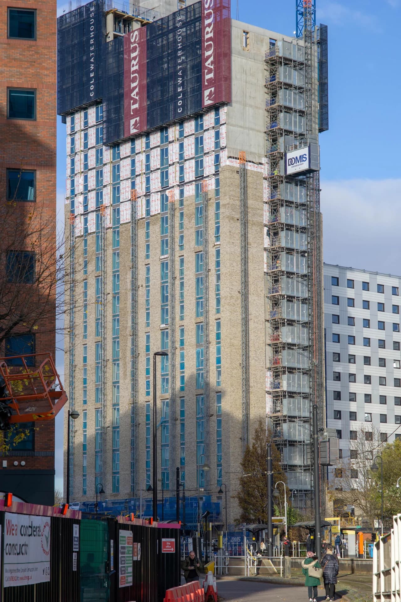 Anchorage Gateway, Salford Quays, Salford — Tower under construction with cladding in progress