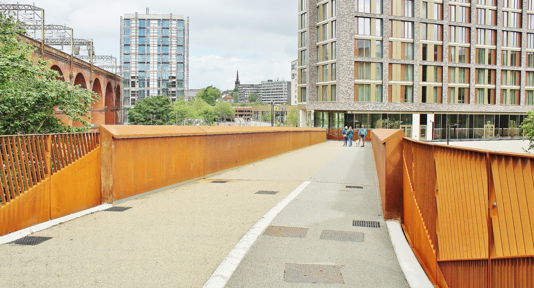 Stockport Interchange Bridgescape, Stockport, Greater Manchester — Completed bridgescape overview